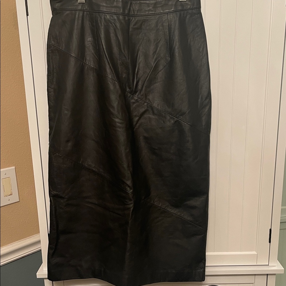 Elegant Black Leather Skirt